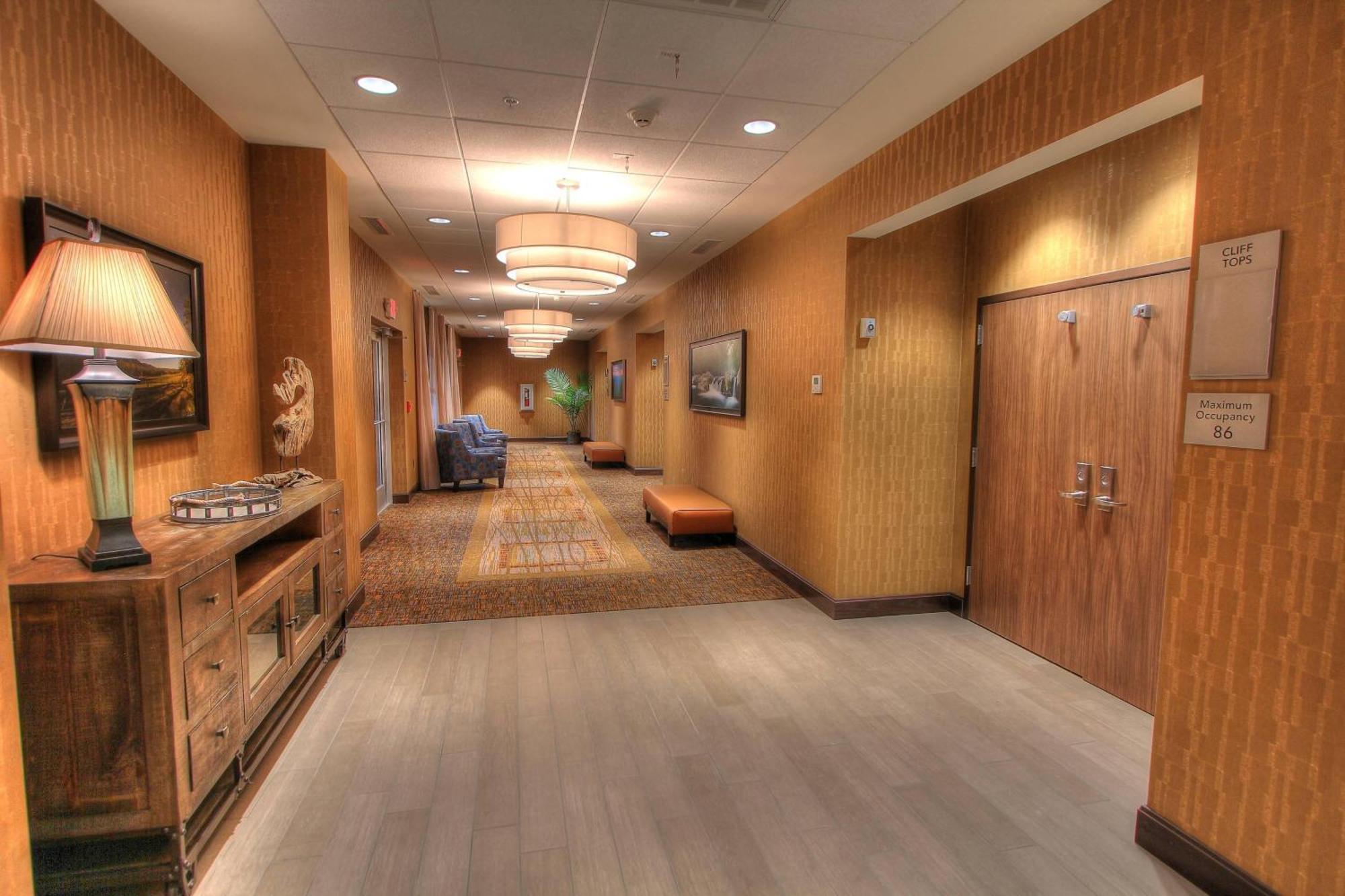 Courtyard By Marriott Gatlinburg Downtown Hotel Exterior photo