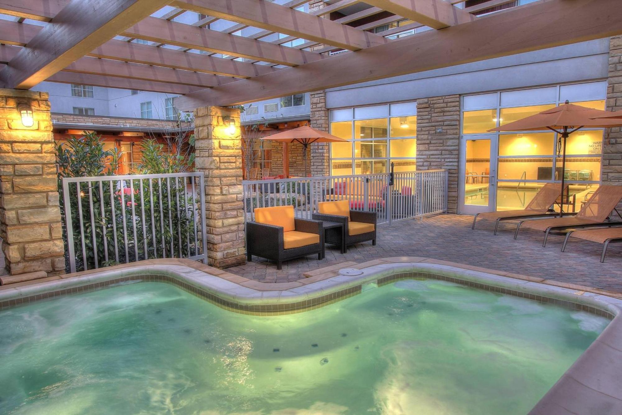 Courtyard By Marriott Gatlinburg Downtown Hotel Exterior photo