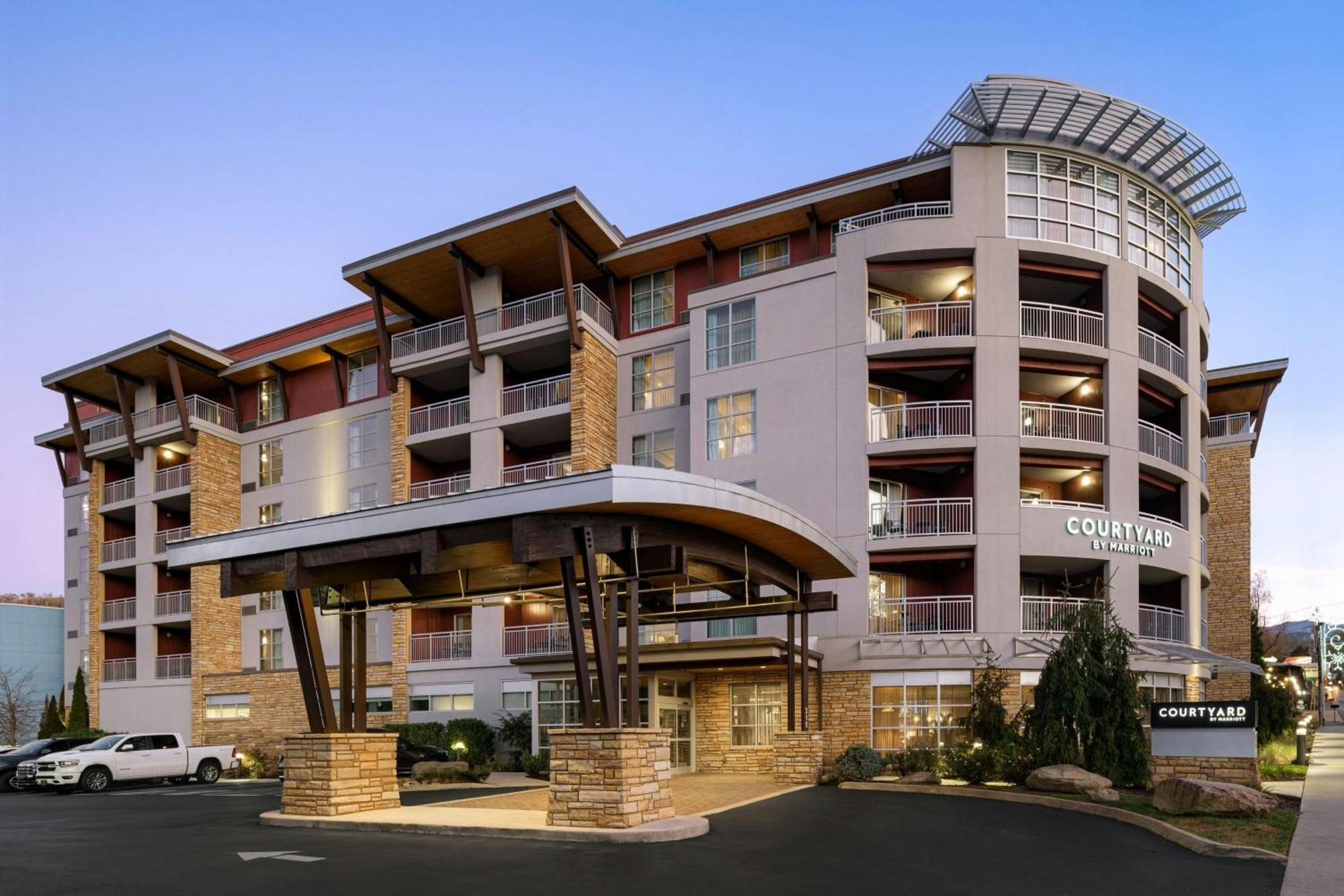 Courtyard By Marriott Gatlinburg Downtown Hotel Exterior photo
