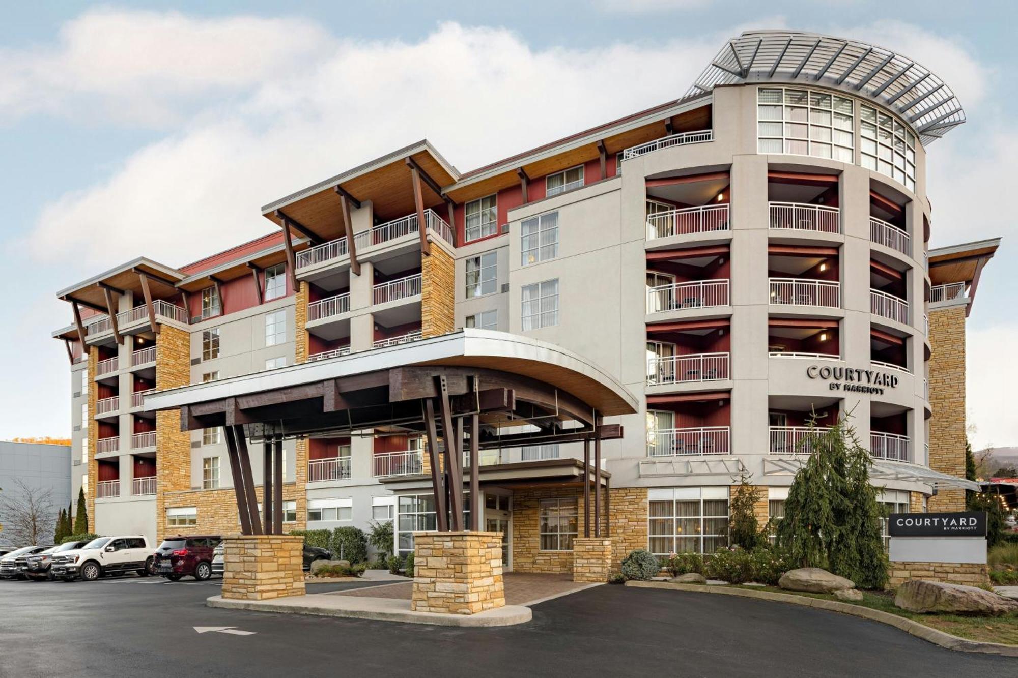 Courtyard By Marriott Gatlinburg Downtown Hotel Exterior photo